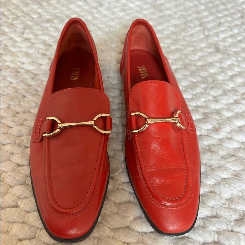Zara Red Leather Loafers with Gold Accent - Picture 4 of 4